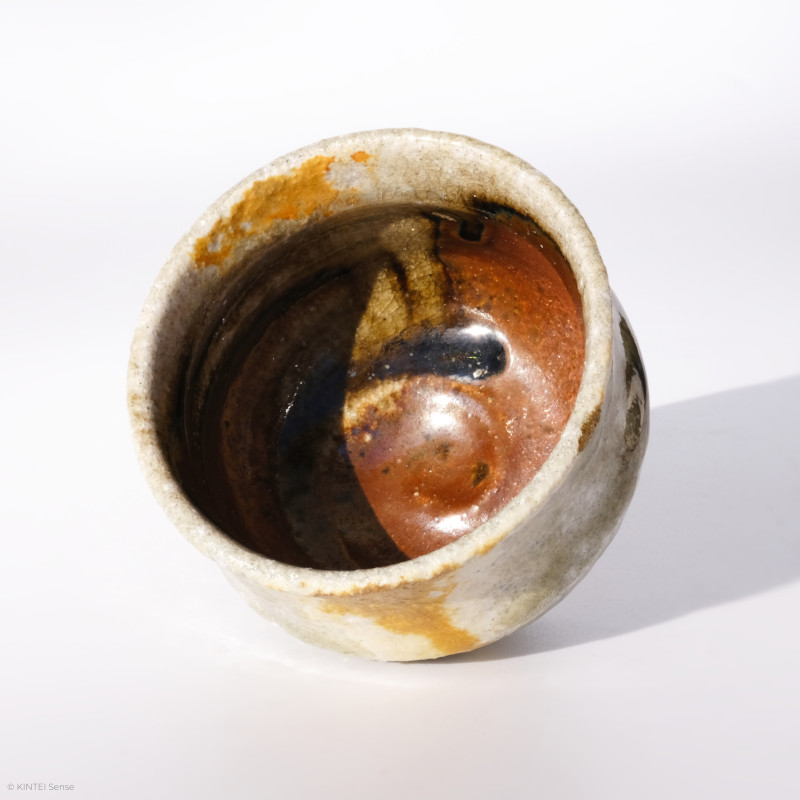 KINTEI Sense MANPU GAMA, Japan, Keramik, Zao-Yaki, Noborigama, Yakishime, Kintsugi, Sake Schale, Ascheanflug - Innenansicht mit Ascheglasur