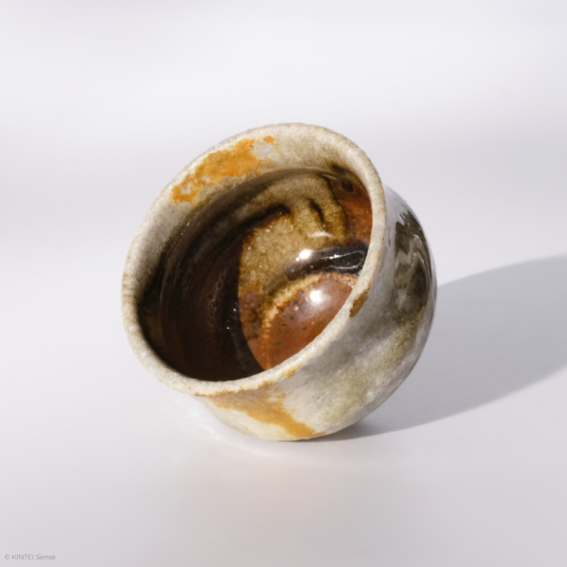 KINTEI Sense MANPU GAMA, Japan, Keramik, Zao-Yaki, Noborigama, Yakishime, Kintsugi, Sake Schale, Ascheanflug - Innenansicht