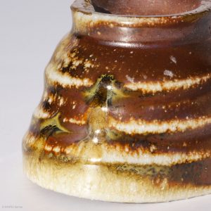 KINTEI Sense MANPU GAMA, Japan, Keramik, Zao-Yaki, Noborigama, Yakishime, Kintsugi, Sake Schale, Dreieckig, Ascheanflug, Kintsugi - Upside down detail glasur