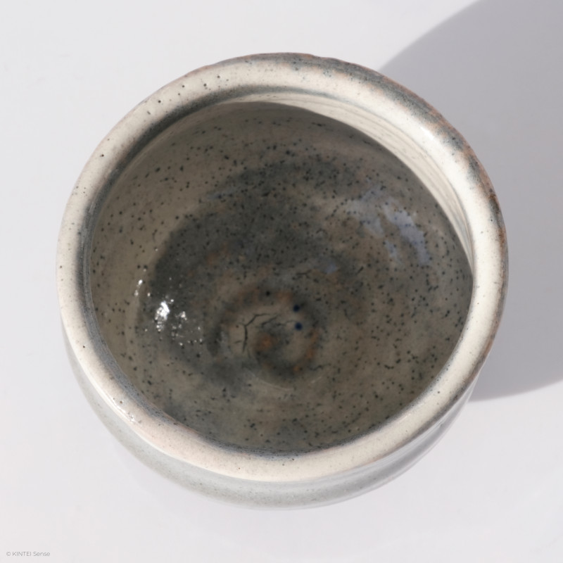 KINTEI Sense MANPU GAMA, Japan, Keramik, Zao-Yaki, Kohiki, Sake Schale, Ansicht von oben