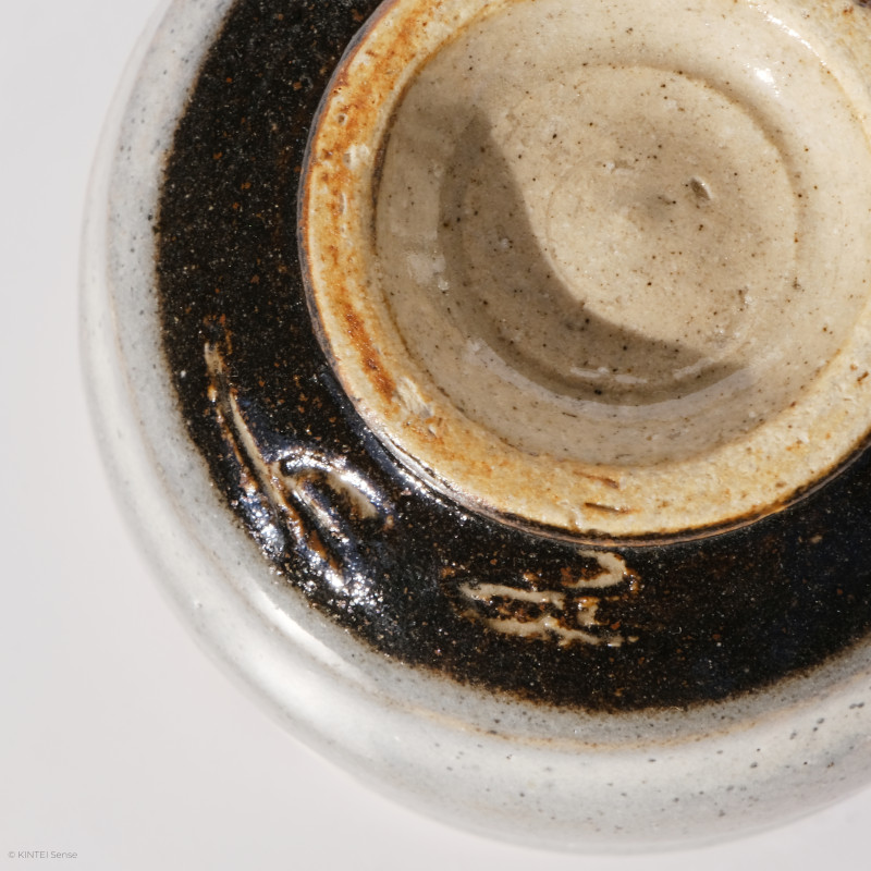 KINTEI Sense MANPU GAMA, Japan, Keramik, Zao-Yaki, Kohiki, Sake Schale, Boden mit Signatur detail