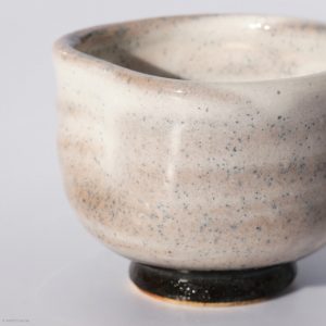 KINTEI Sense MANPU GAMA, Japan, Ceramics, Zao-Yaki, Kohiki, Sake Cup, Free Form, Profile detail