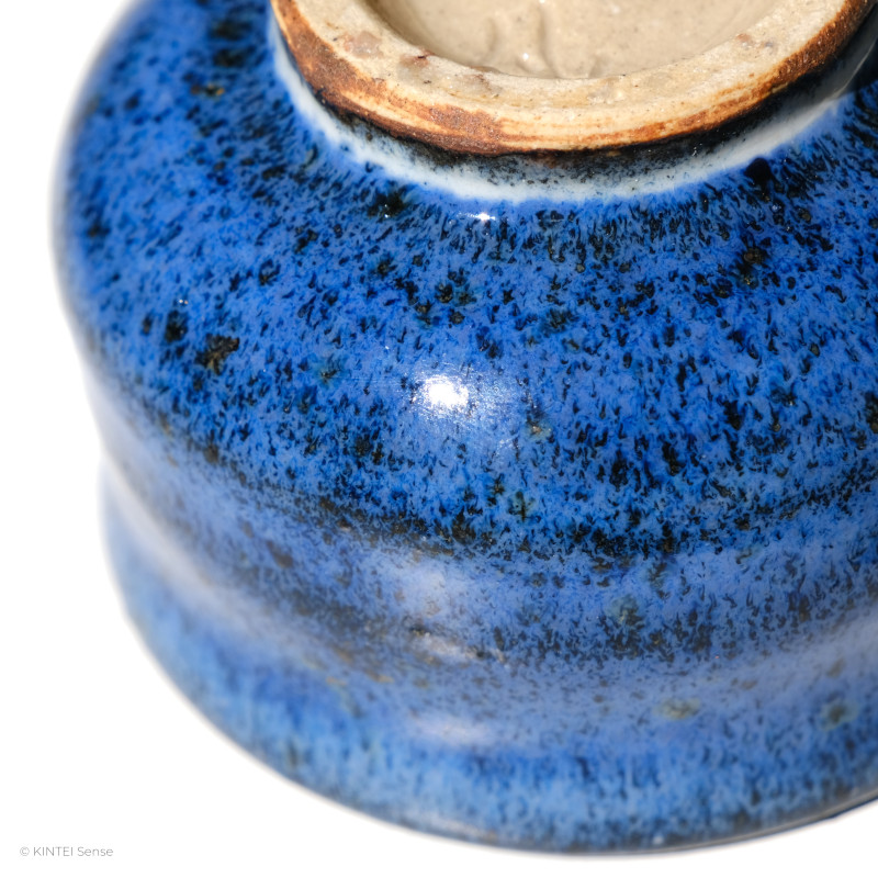 KINTEI Sense MANPU GAMA, Japan, Keramik, Zao-Yaki, Blaue Glasur, Sake Schale, Guinomi, Upside Down Detail