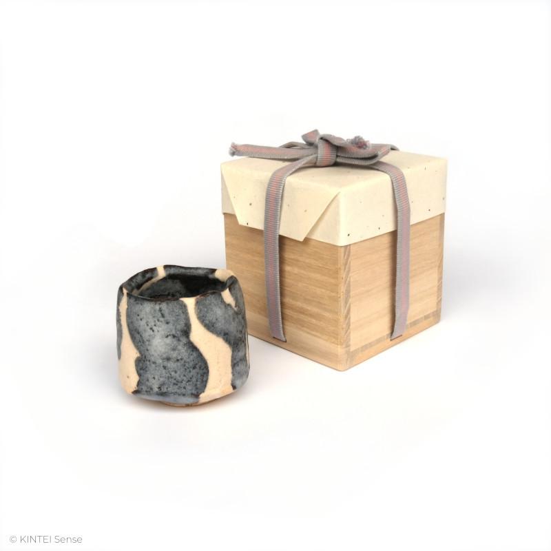 KINTEI Sense, Inspiration, Sake, Guinomi, Shuki, Shuhai, Tokkuri, Katakuchi, Sake Keramik, Geschichte und Sammler Tipps, Sake Guinomi von Hayashi Yuka, Toki, Mino